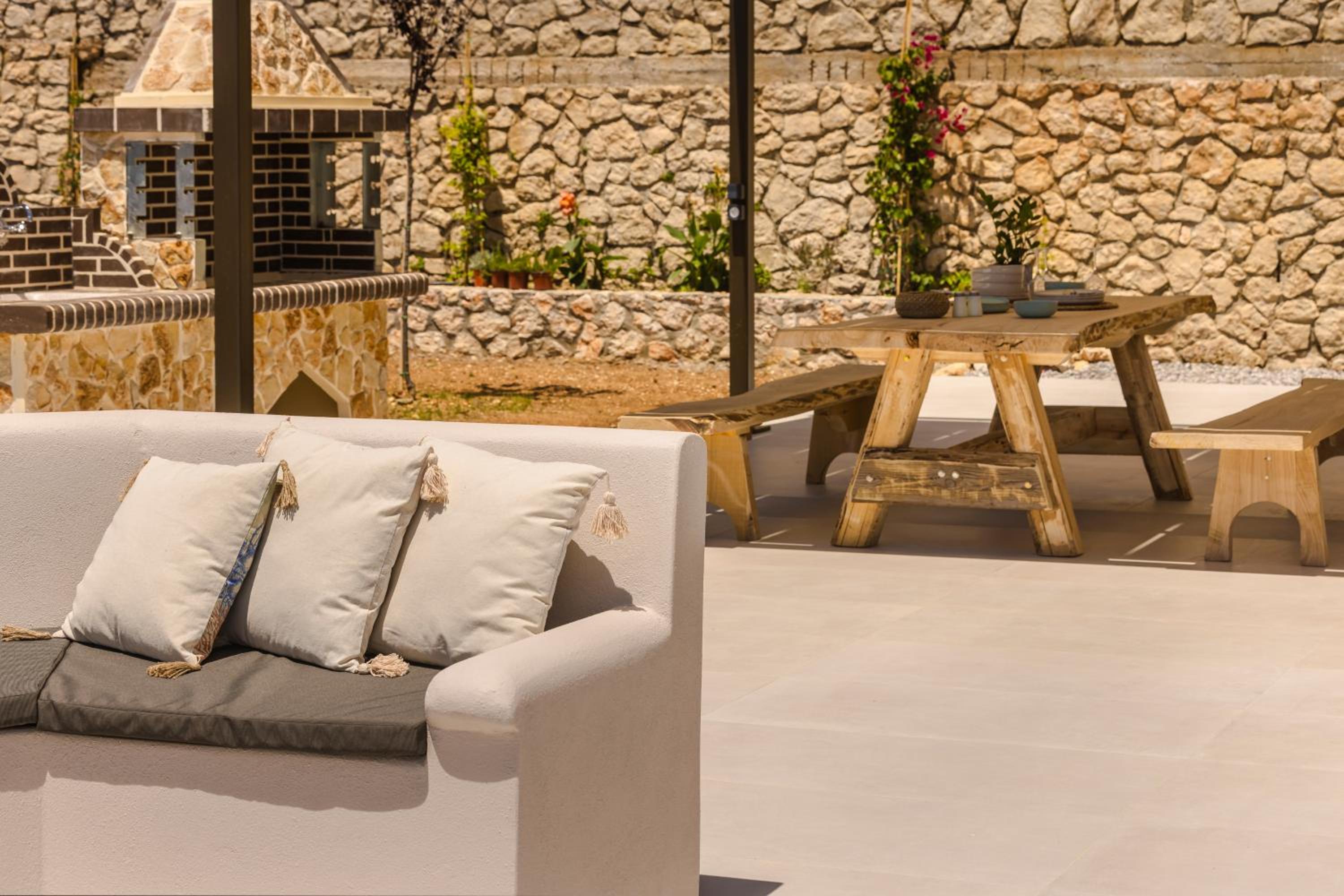 DEOS VILLA