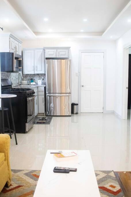 Modern 2 Bedroom in Georgetown view 3