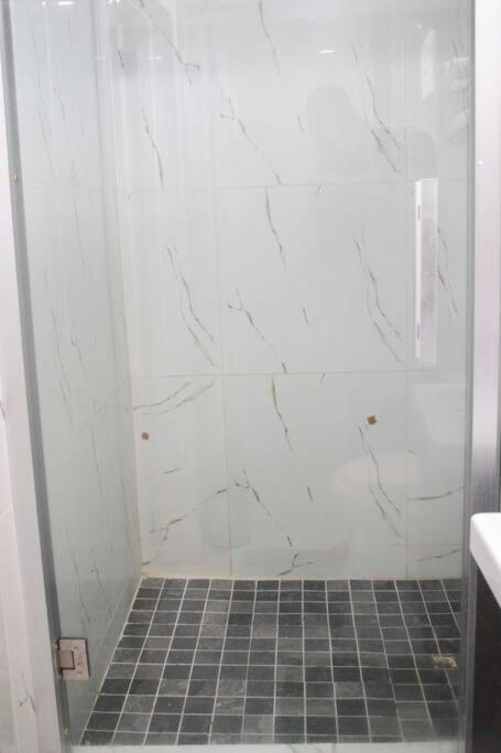 Modern 2 Bedroom in Georgetown view 5