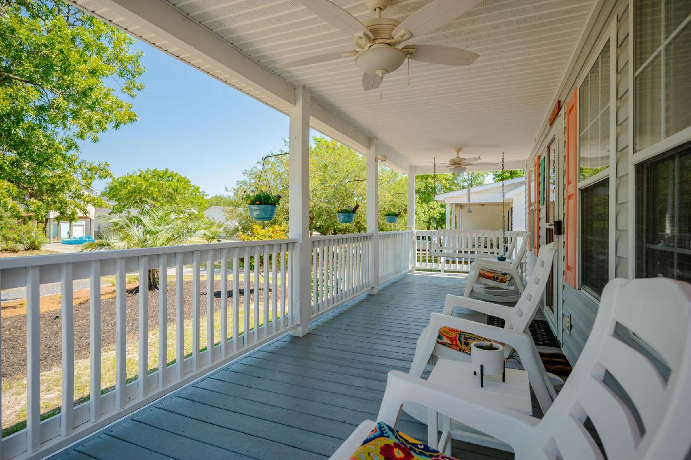 9th Street Sandy Feet by Oak Island Accommodations view 4