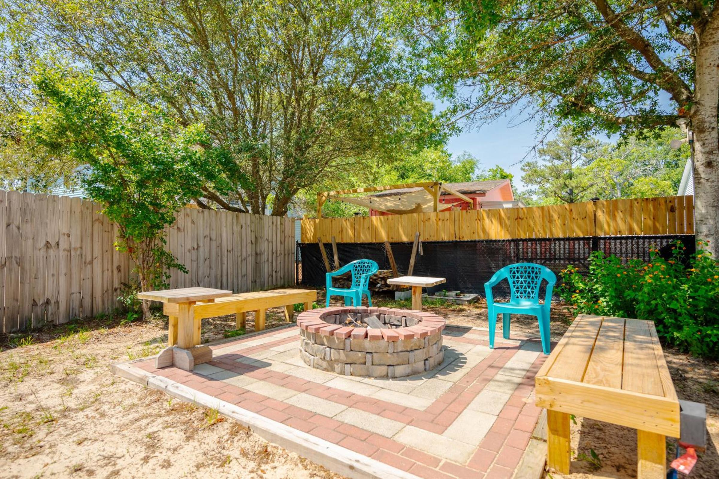 9th Street Sandy Feet by Oak Island Accommodations view 5