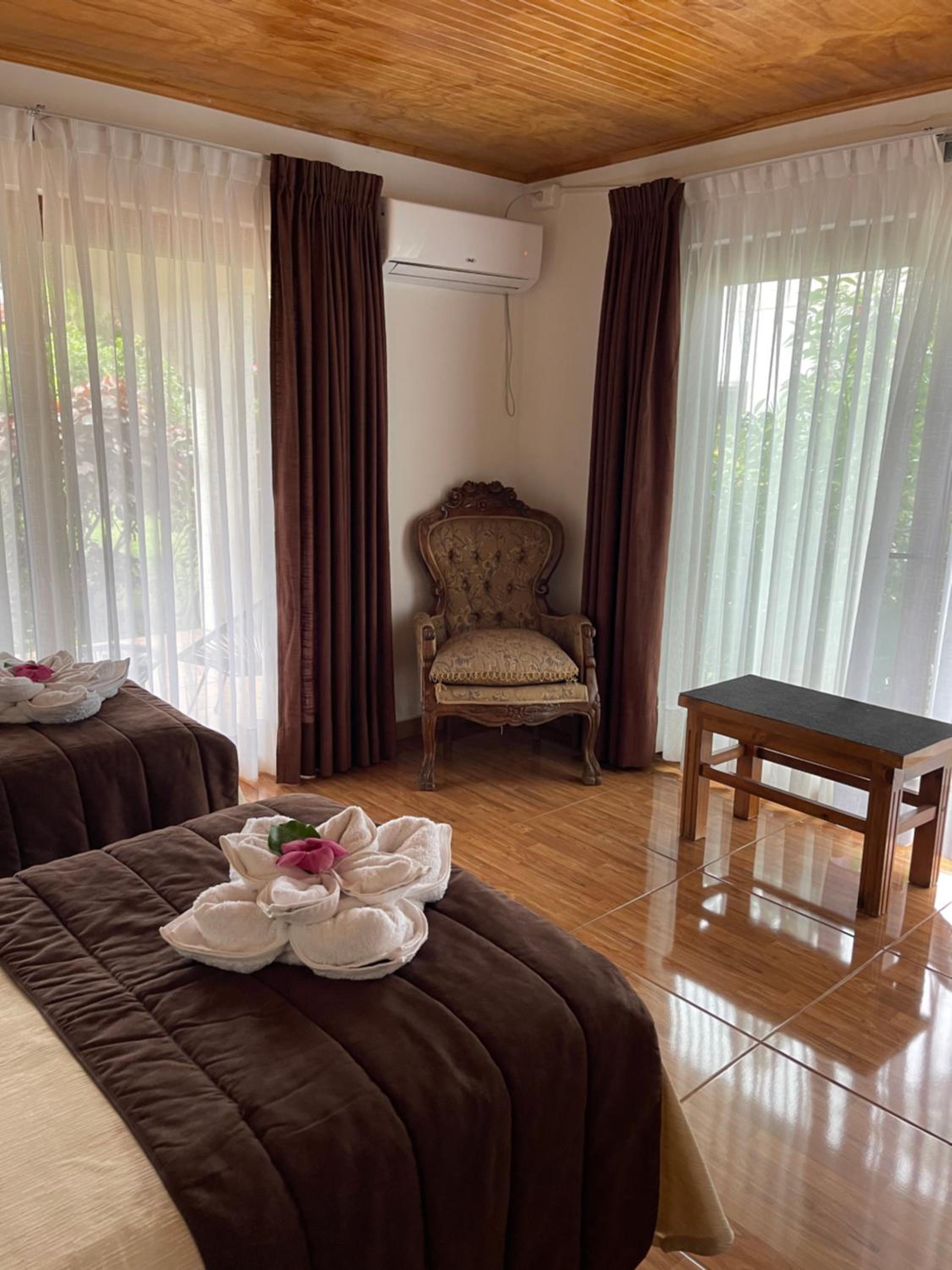 Teanehi Bed & Breakfast