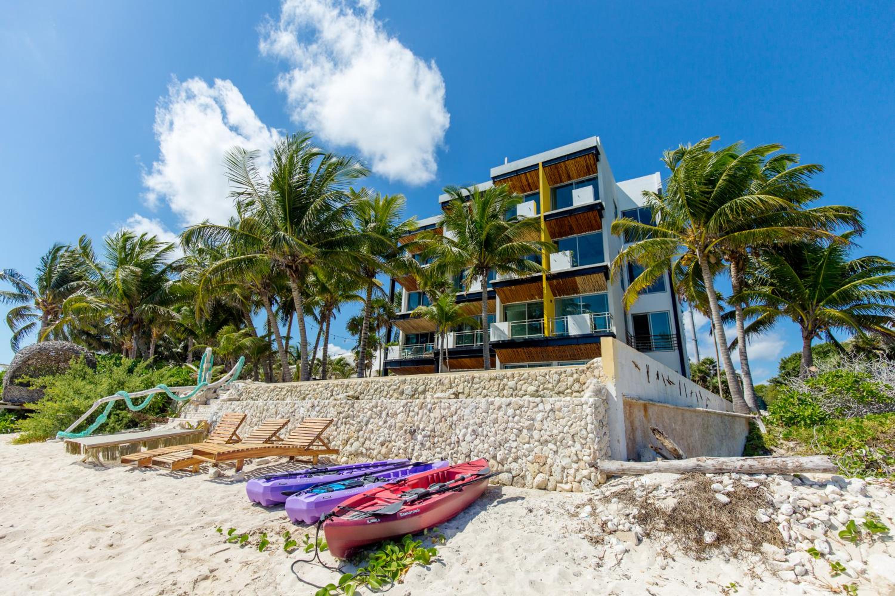 Angelina 28 Beachfront and Family Apartments - Modern and Relaxing Long Stays - 20 min from Cancun Airport