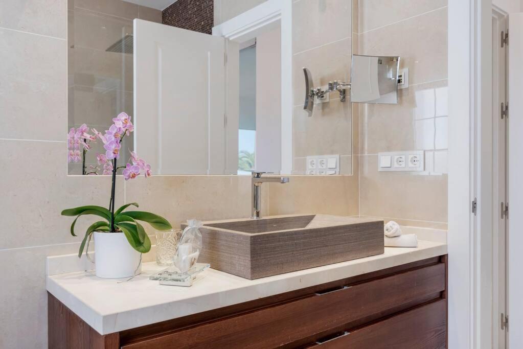 Luxury Apartment in Marbella Aldea Blanca close by Beautiful Port and Beaches of Puerto Banús