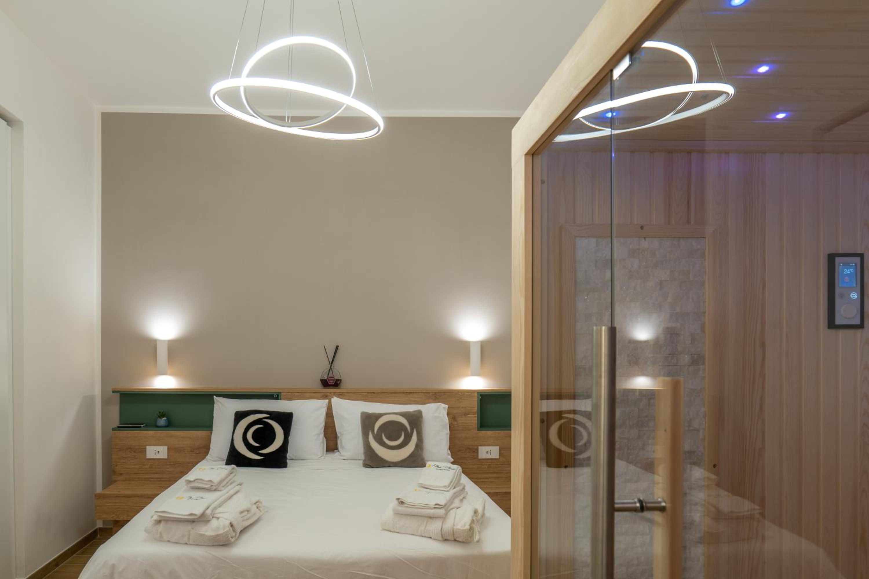 ThreeMoonsBoutique House/Pandora