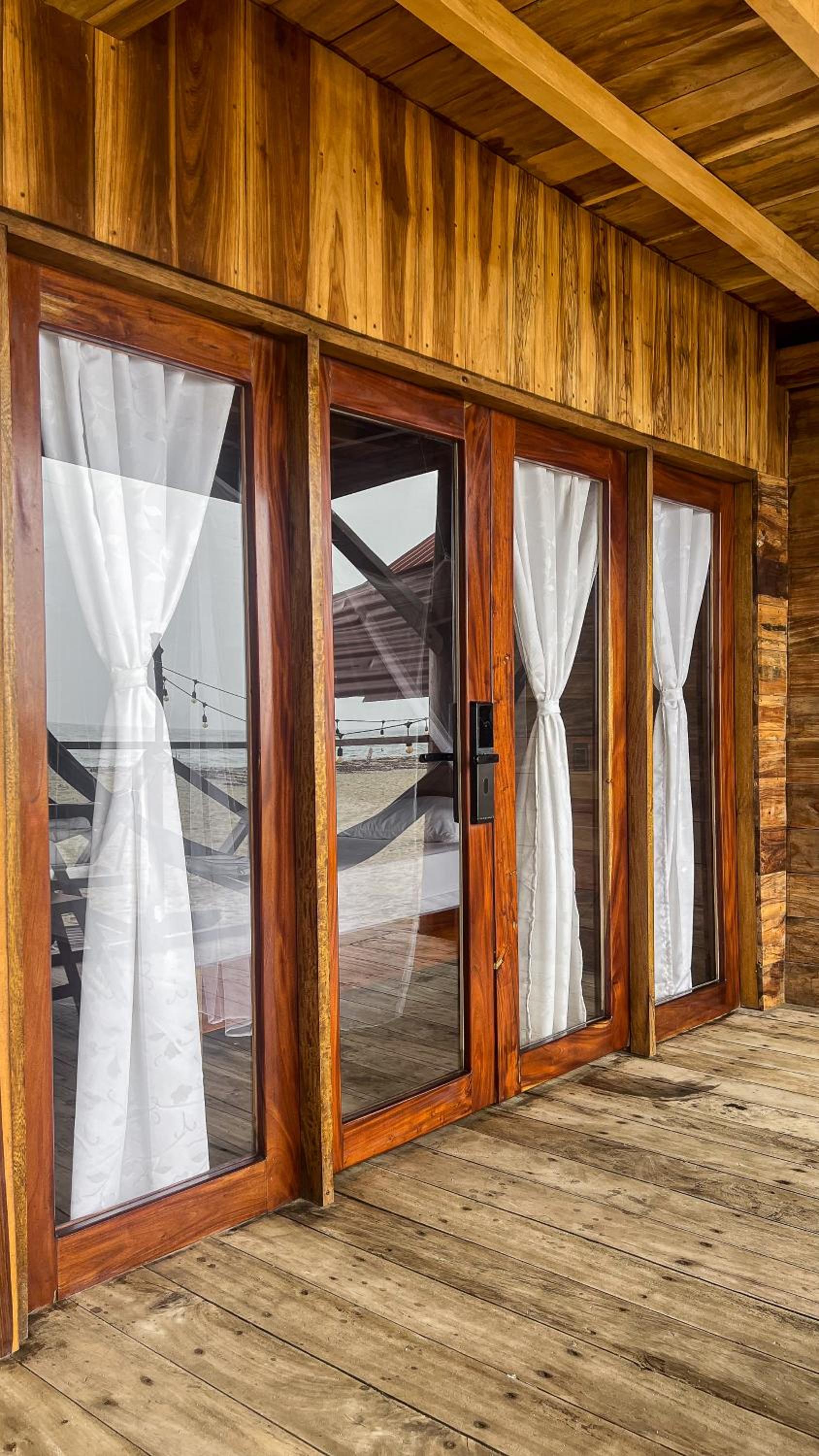 Hostal MOCAMBO BEACH