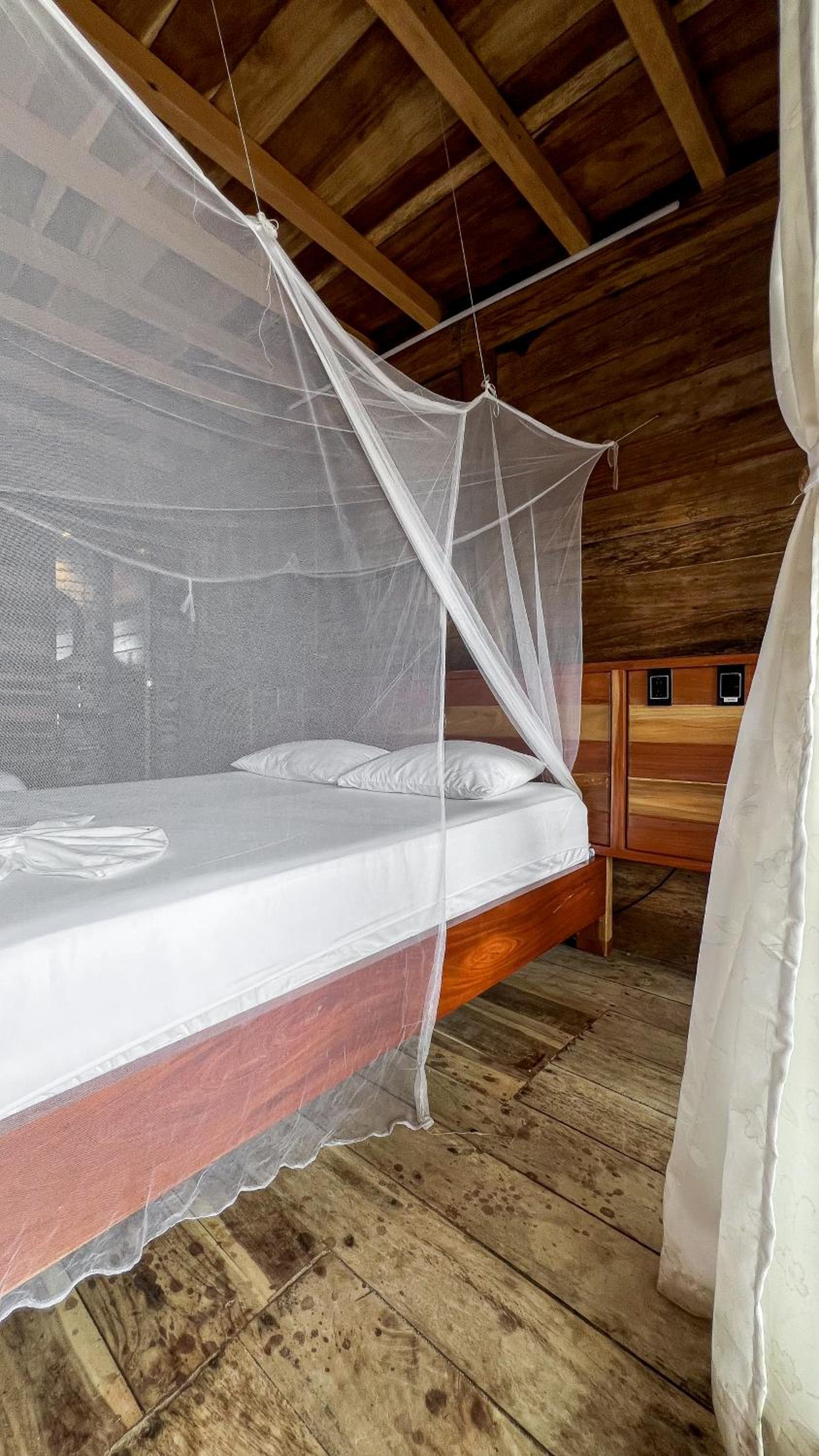 Hostal MOCAMBO BEACH
