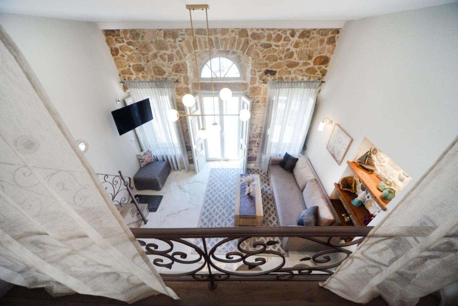 Petrakis home