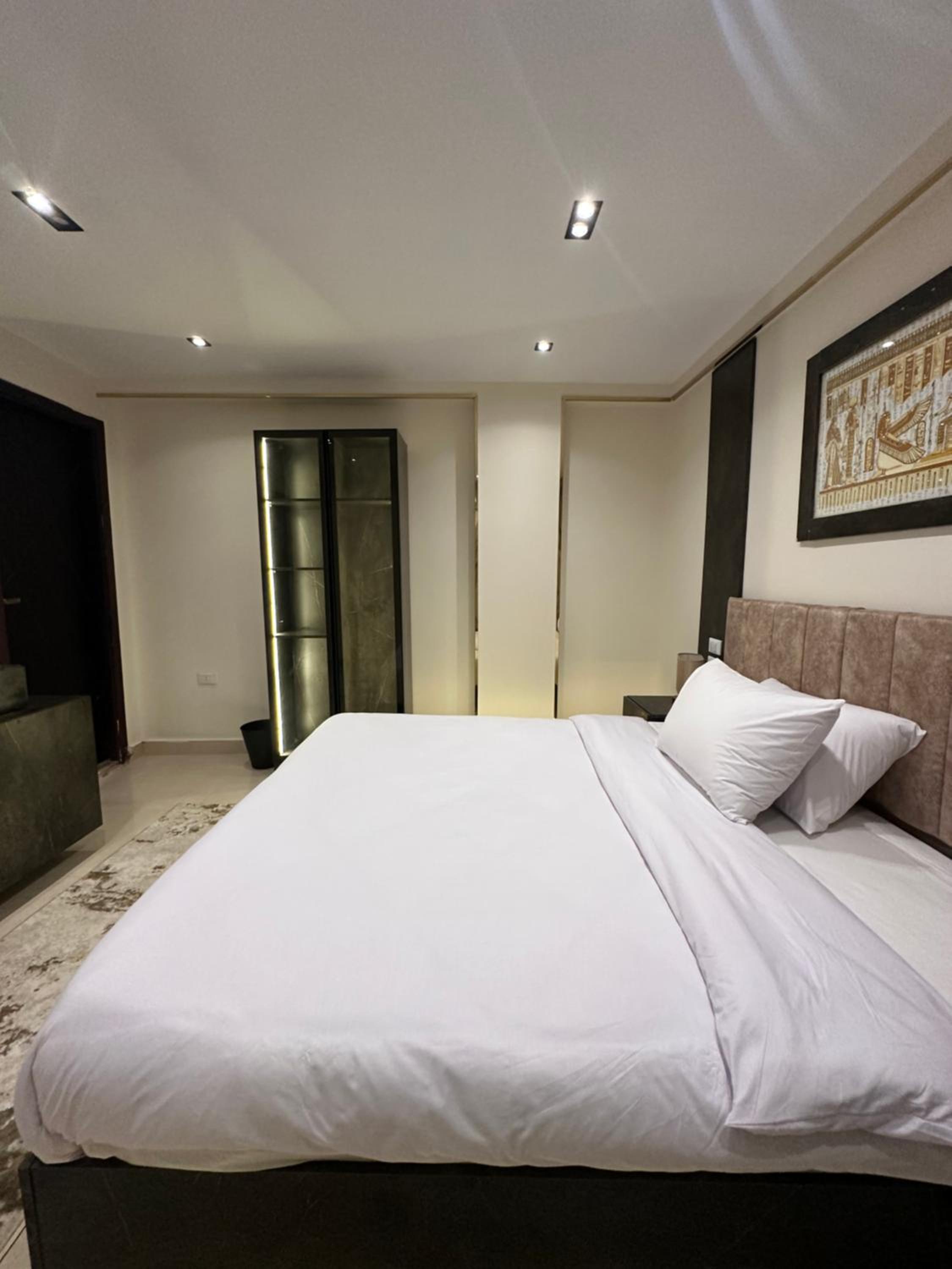 Crowne Pyramids View inn