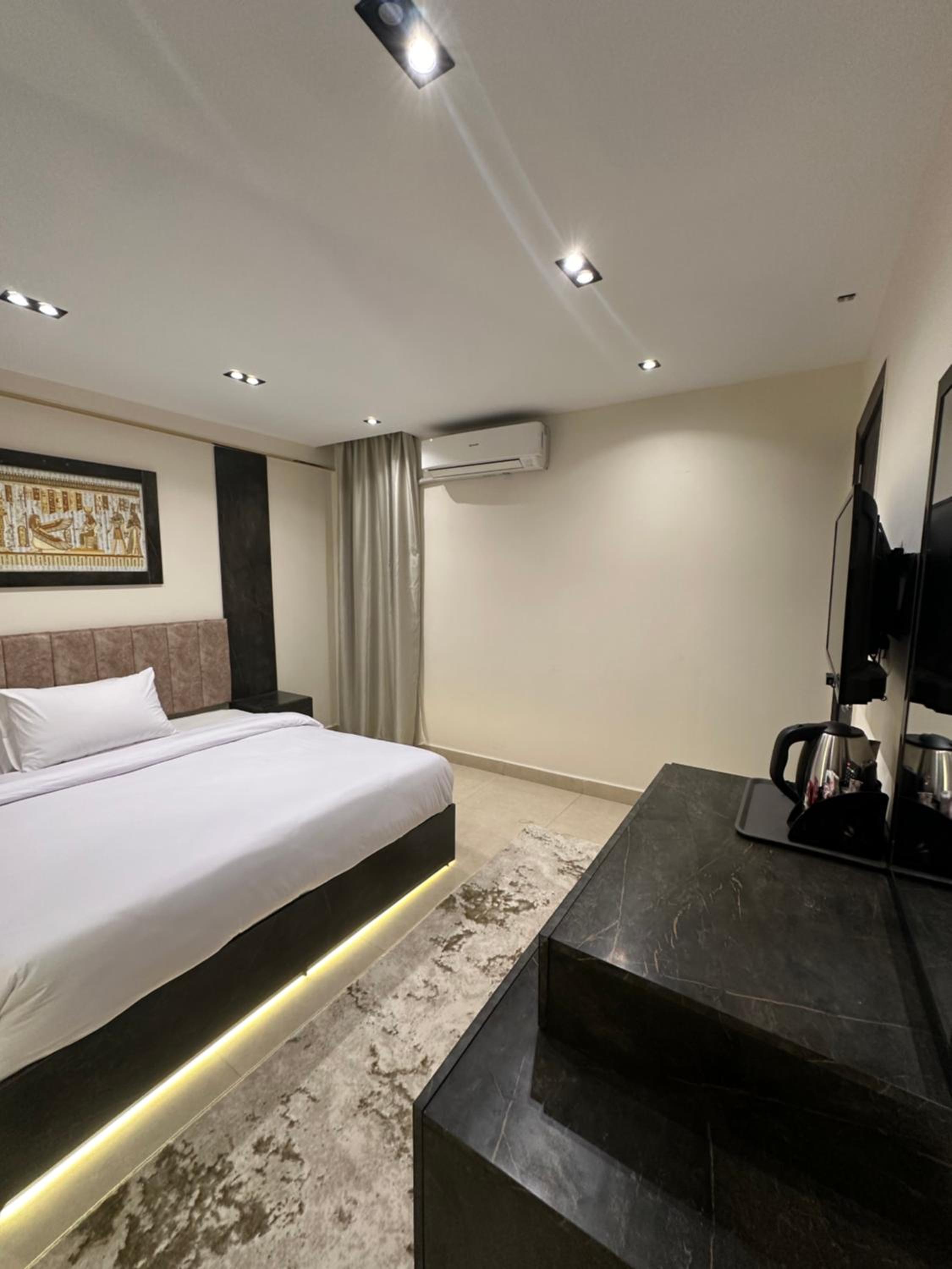 Crowne Pyramids View inn