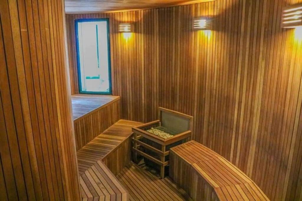 Apartamento condomínio completo frente ao mar
