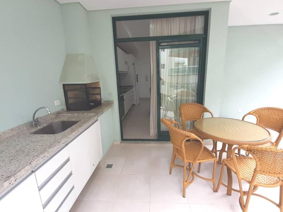 Apartamento condomínio completo frente ao mar