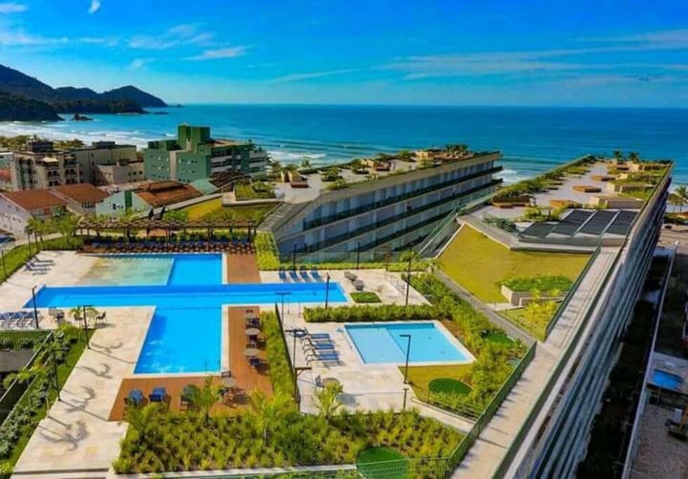 Apartamento condomínio completo frente ao mar