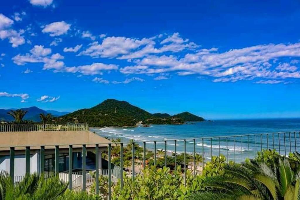 Apartamento condomínio completo frente ao mar