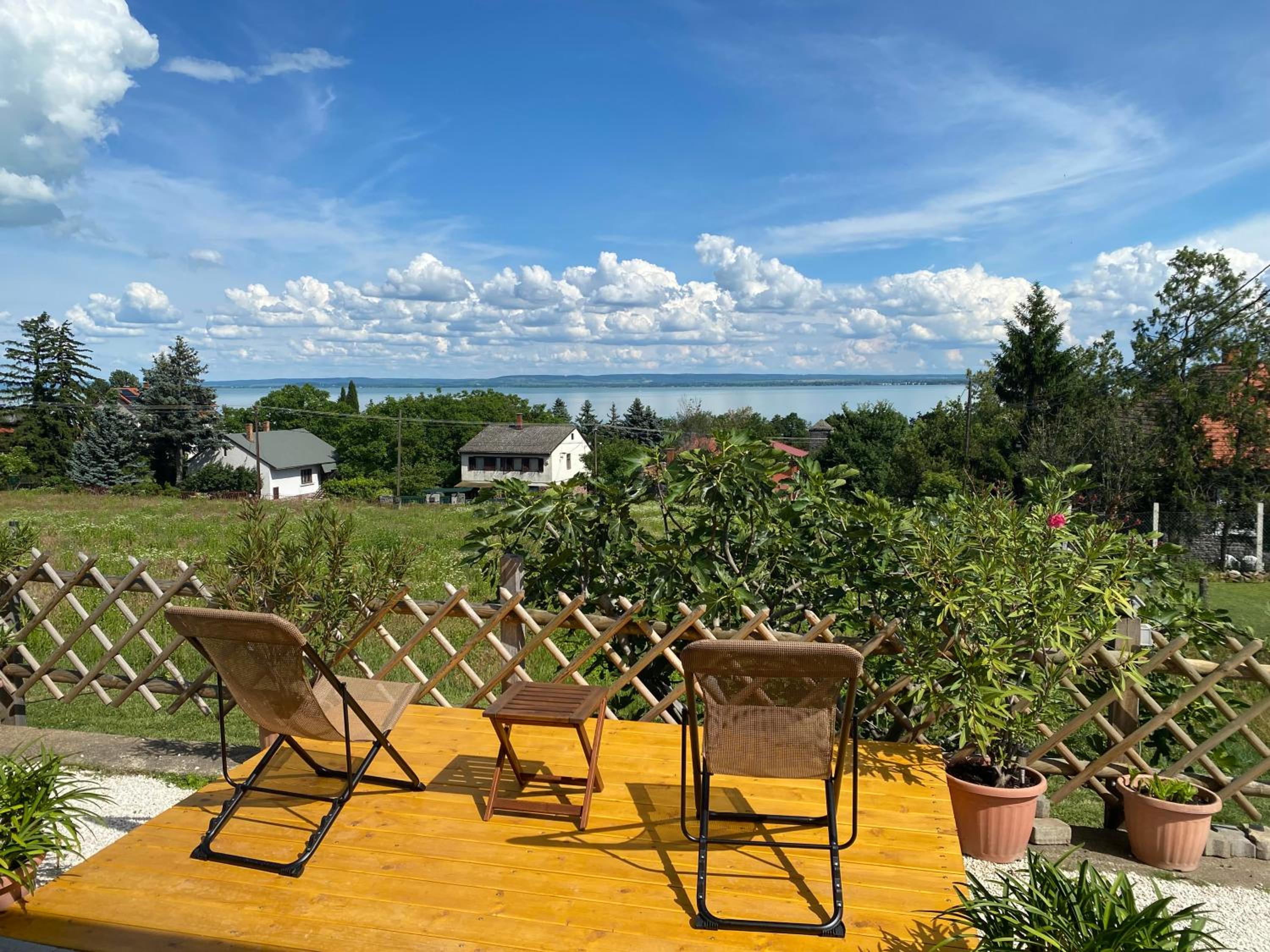 Bacchus Apartman - Borbarlang, Badacsony view 3