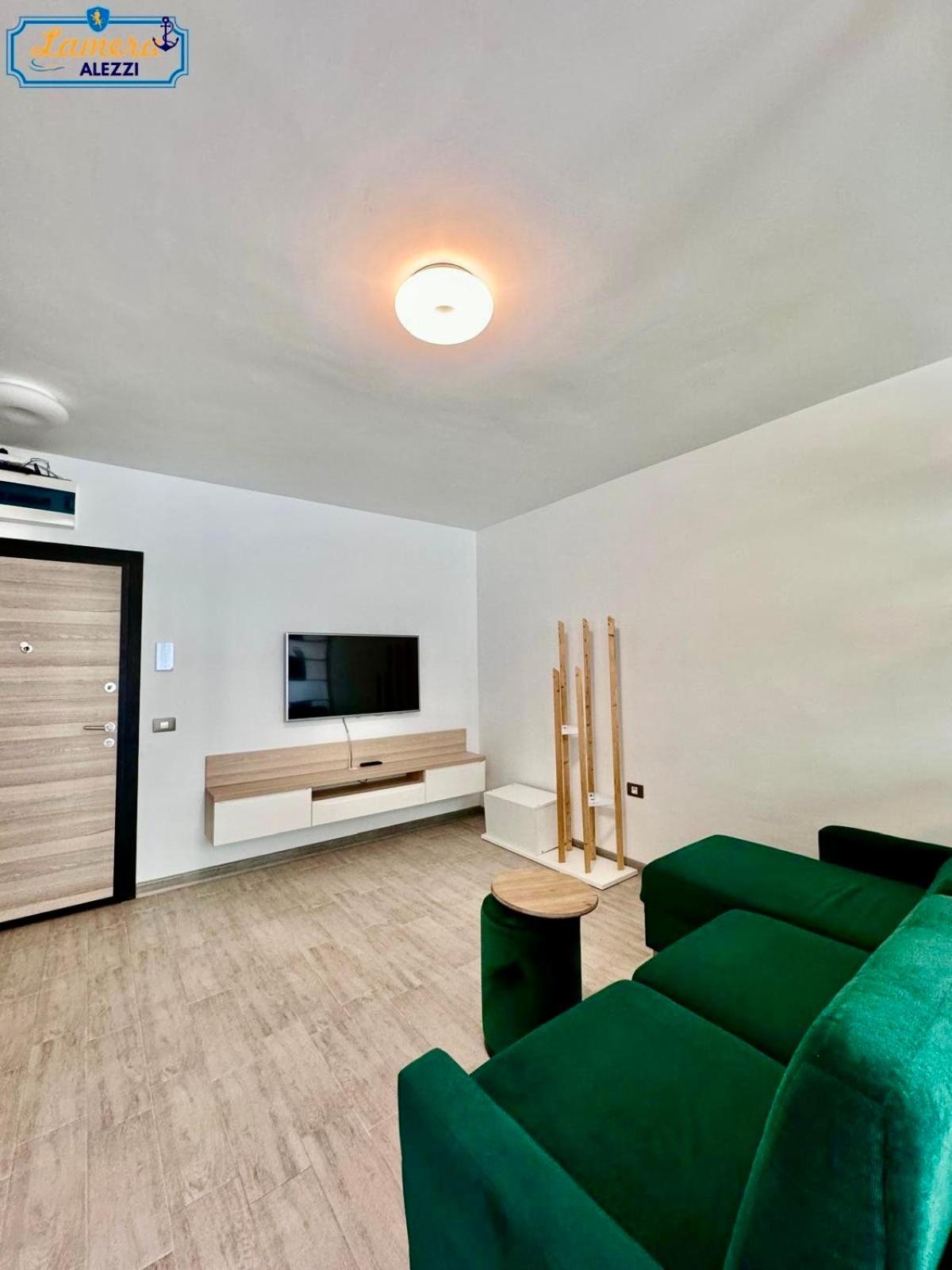 Lamera - Alezzi Apartament langa mare cu acces la piscina, jacuzzi, sauna si sala de fitness view 5
