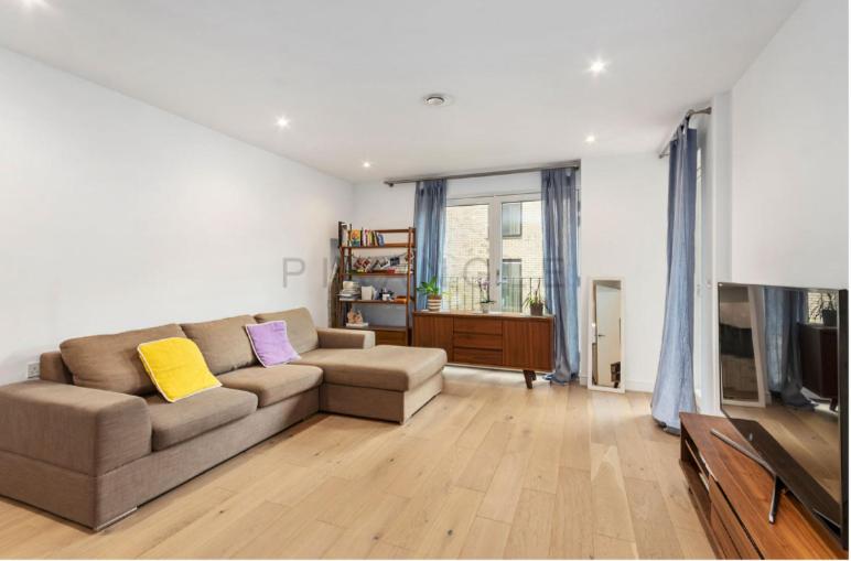 Beautiful large 3 bed 2 bath flat in Stratford