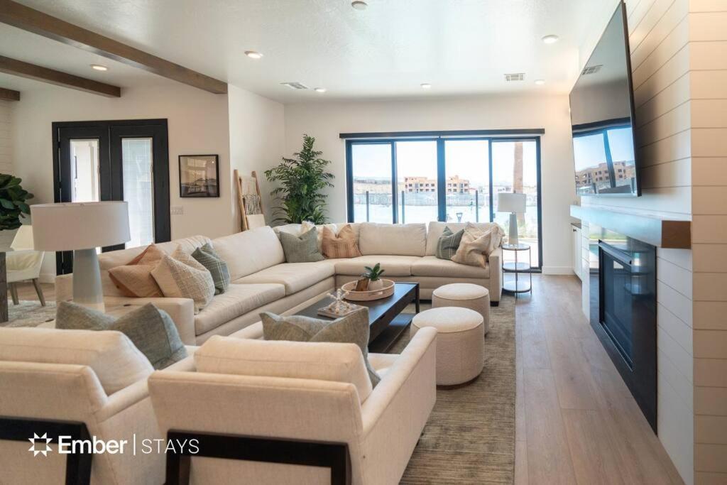 Edgewater at Desert Color by Ember Stays view 5