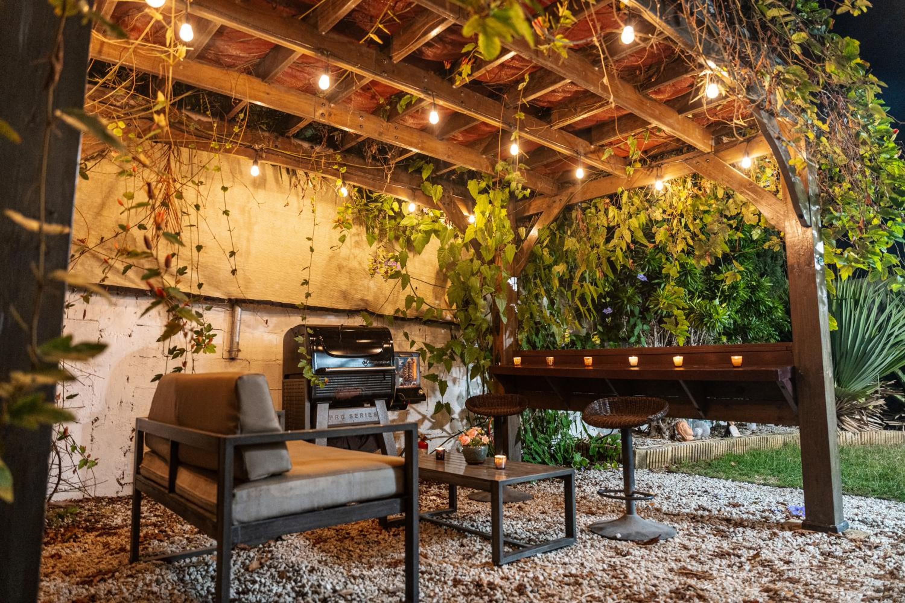 Private Patio Retreat with Zen Vibe and FREE Laundry