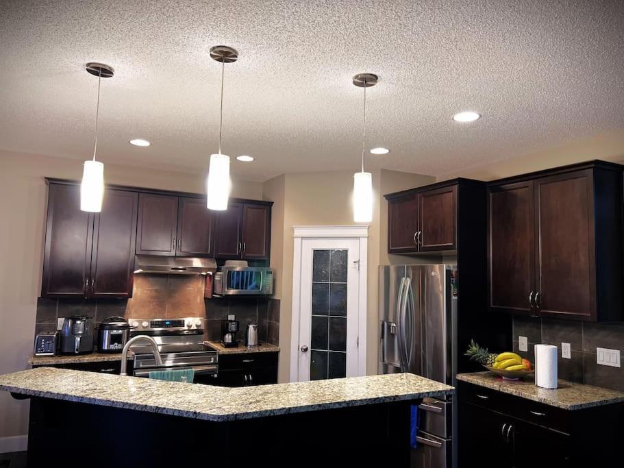 South Ed Stay Relax in our Spacious 3 BR Home