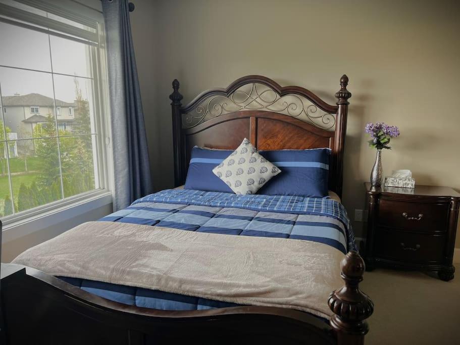 South Ed Stay Relax in our Spacious 3 BR Home