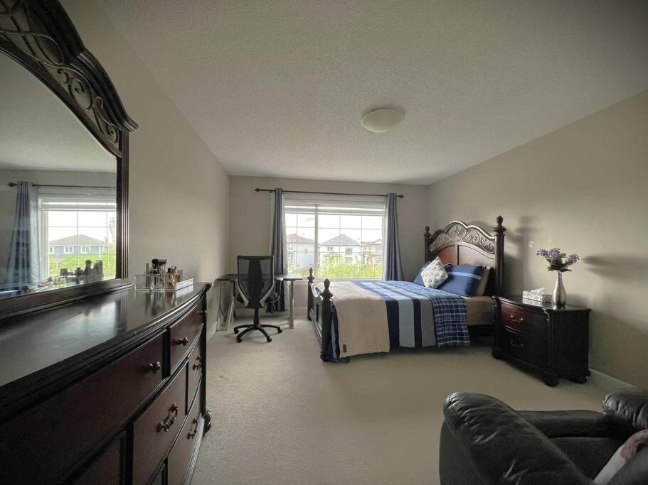 South Ed Stay Relax in our Spacious 3 BR Home