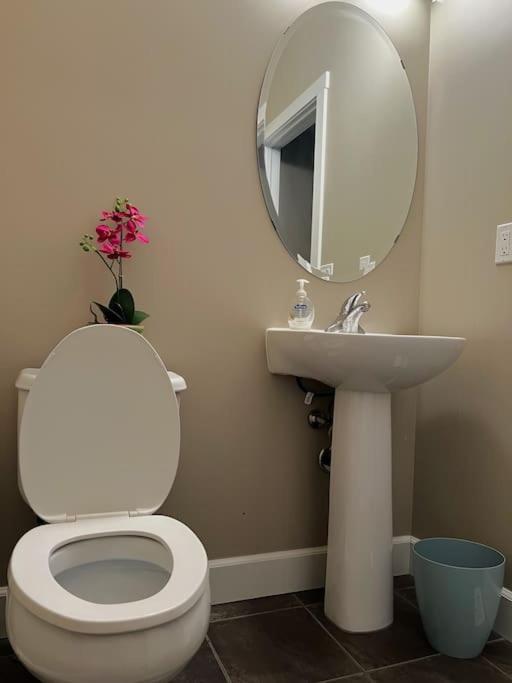 South Ed Stay Relax in our Spacious 3 BR Home
