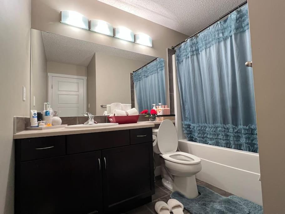 South Ed Stay Relax in our Spacious 3 BR Home