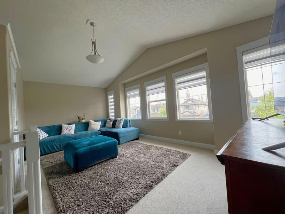 South Ed Stay Relax in our Spacious 3 BR Home