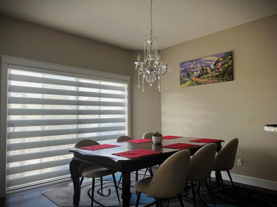 South Ed Stay Relax in our Spacious 3 BR Home