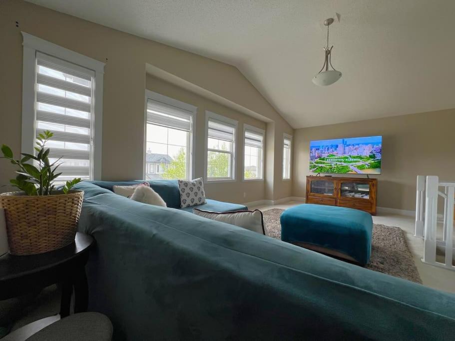 South Ed Stay Relax in our Spacious 3 BR Home