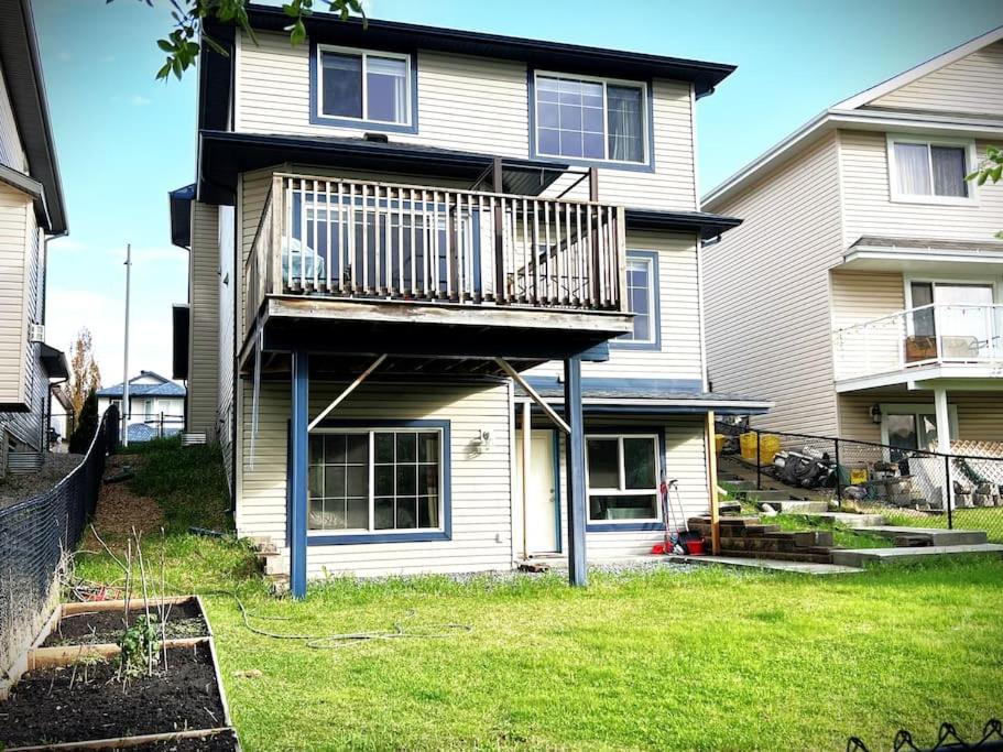 South Ed Stay Relax in our Spacious 3 BR Home