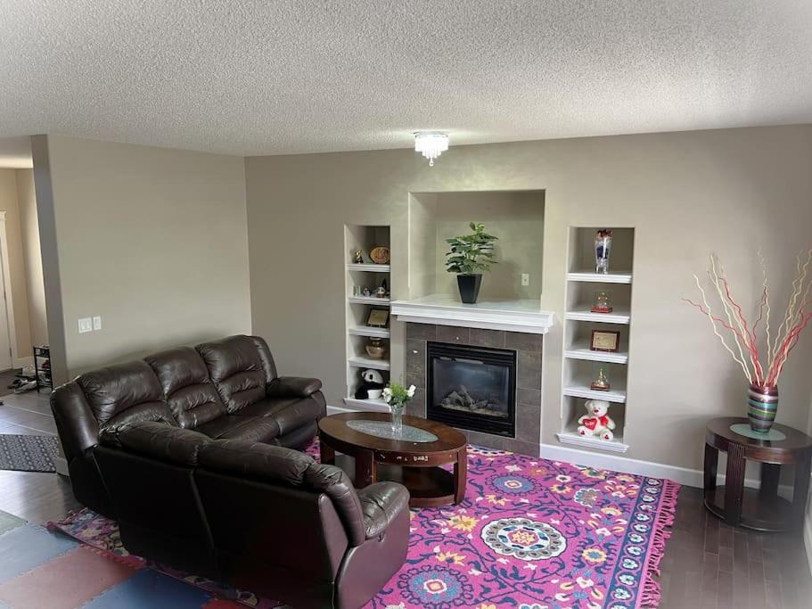 South Ed Stay Relax in our Spacious 3 BR Home
