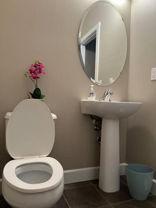 South Ed Stay Relax in our Spacious 3 BR Home