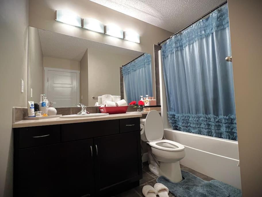 South Ed Stay Relax in our Spacious 3 BR Home