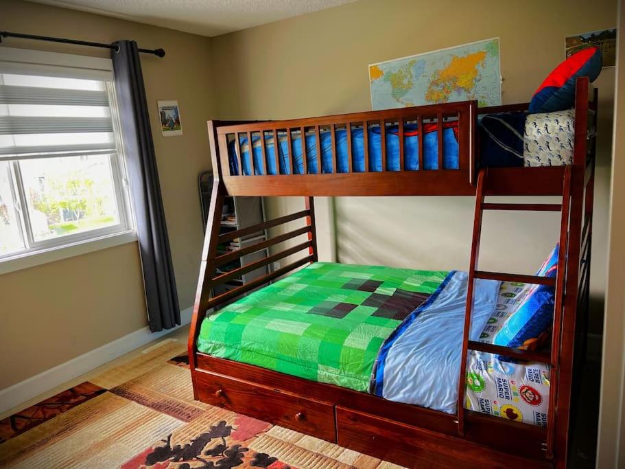 South Ed Stay Relax in our Spacious 3 BR Home