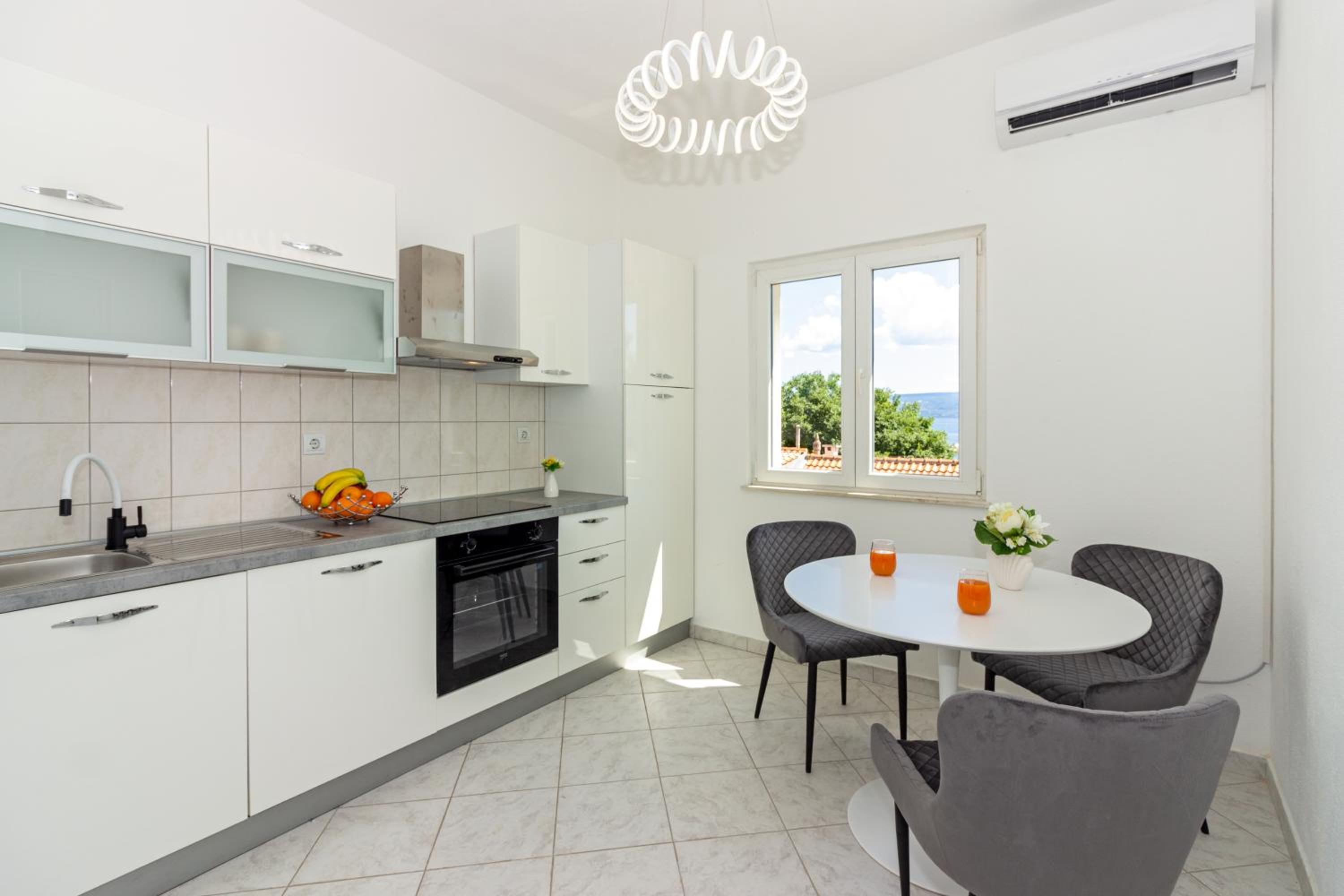 Apartment KATE only 10 meter from beach near SPLIT view 4