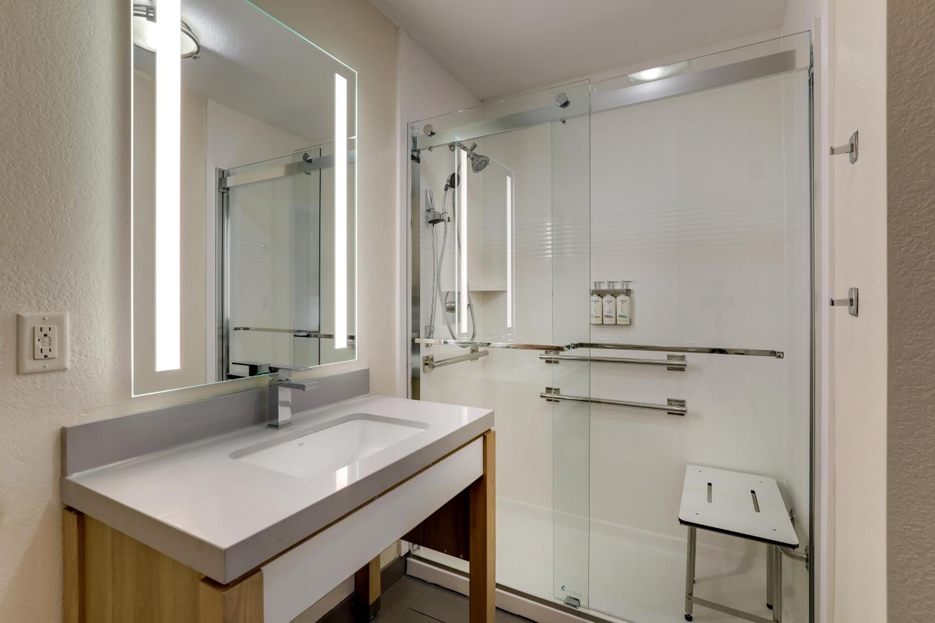Lexington Vacations - Candlewood Suites Lexington, an IHG Hotel - Property Image 90