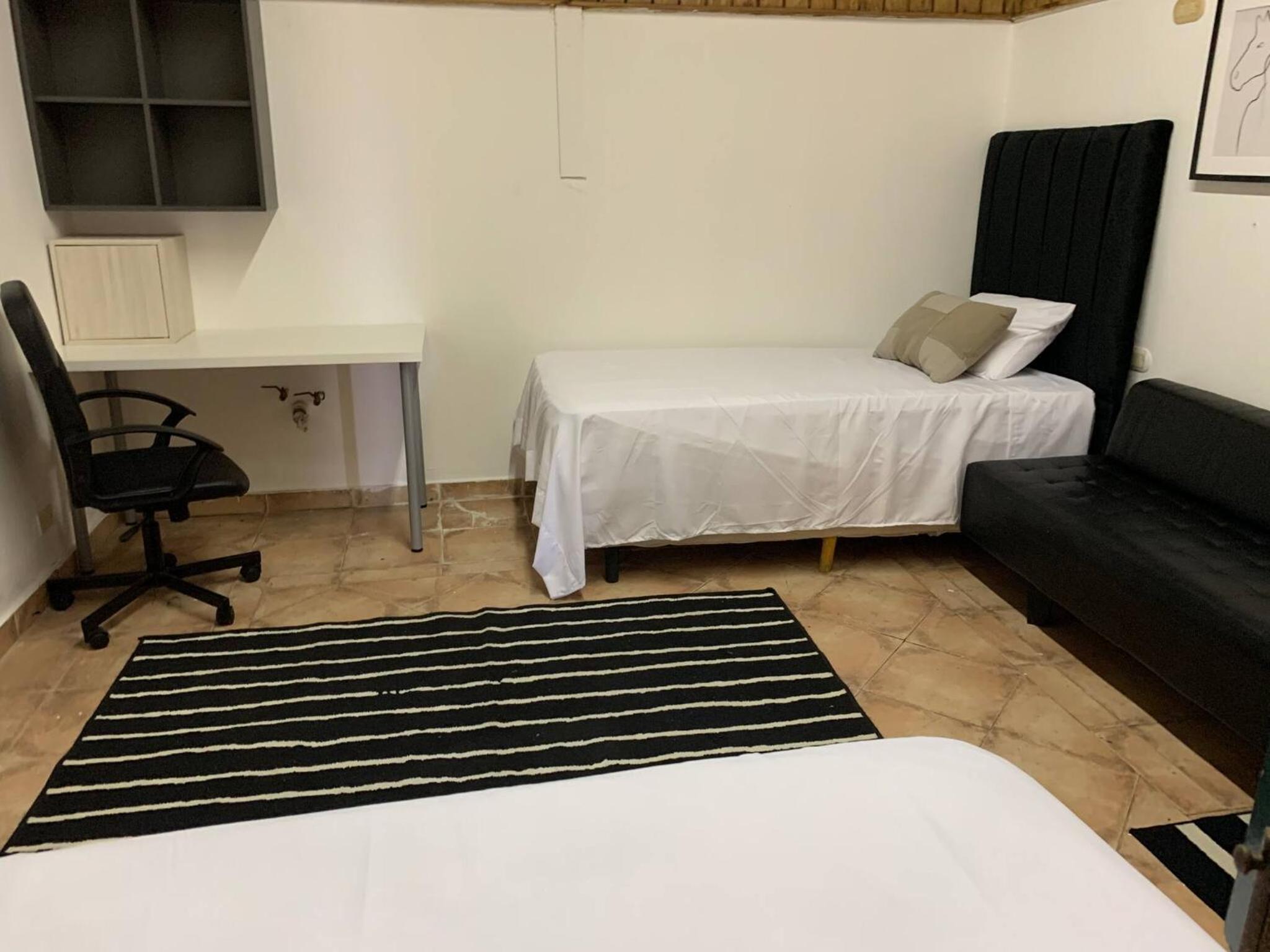 Elegant, Spacious Four Plus Rooms City Apartment