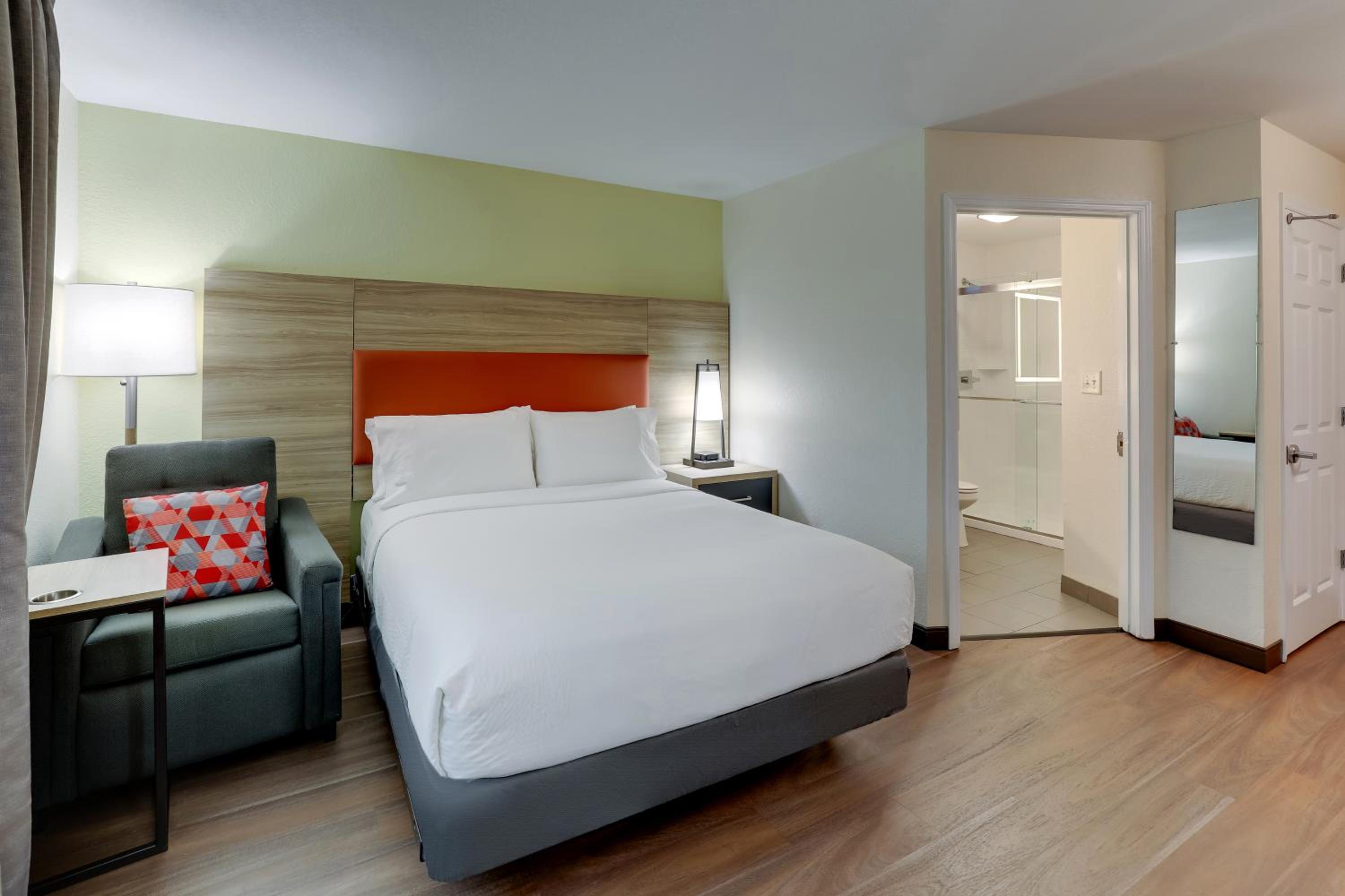 Lexington Vacations - Candlewood Suites Lexington, an IHG Hotel - Property Image 2