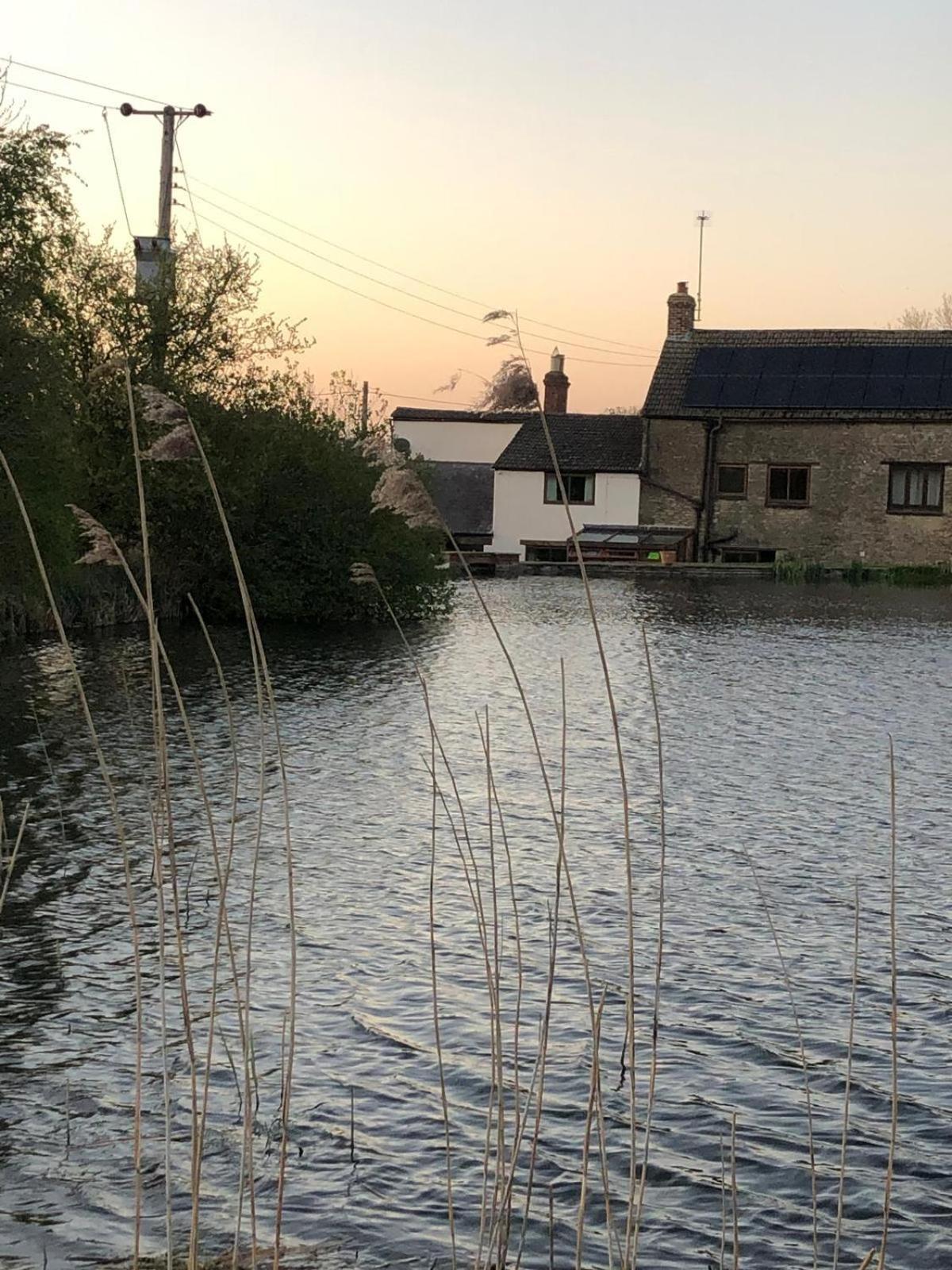 Astwell Mill Private accommodation near Silverstone