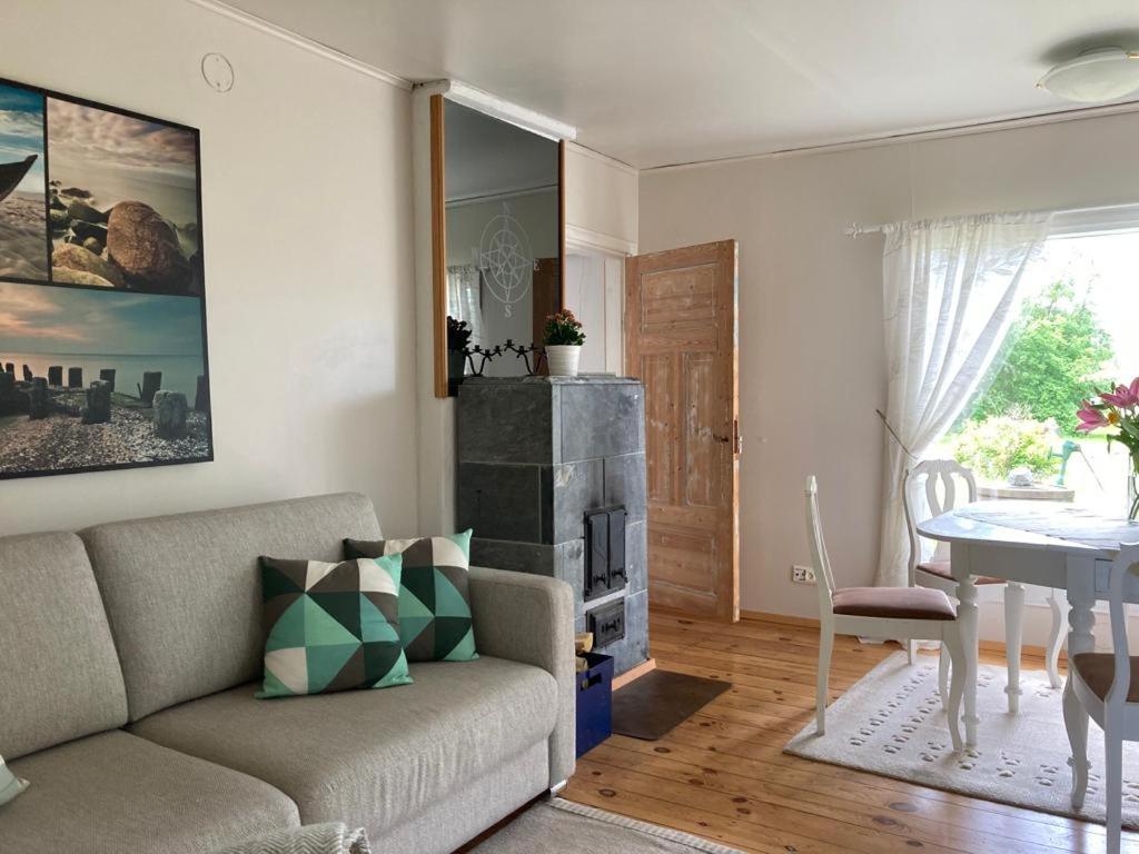 Naantalissa idyllinen merenrantatalo, OnnenPoukama
