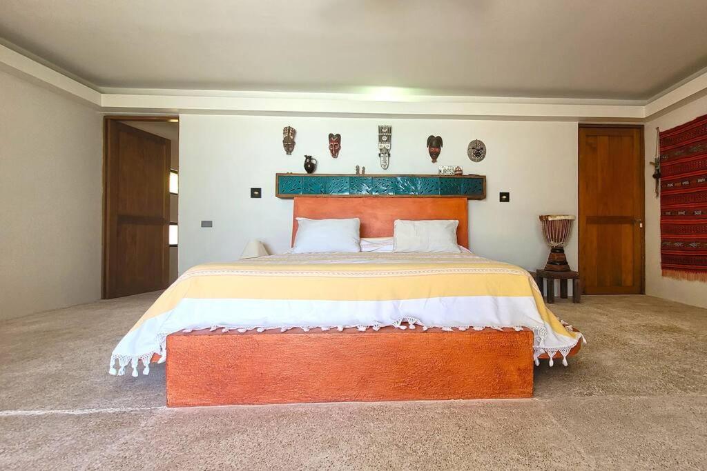 Casa Olivacea - Beachfront Villa