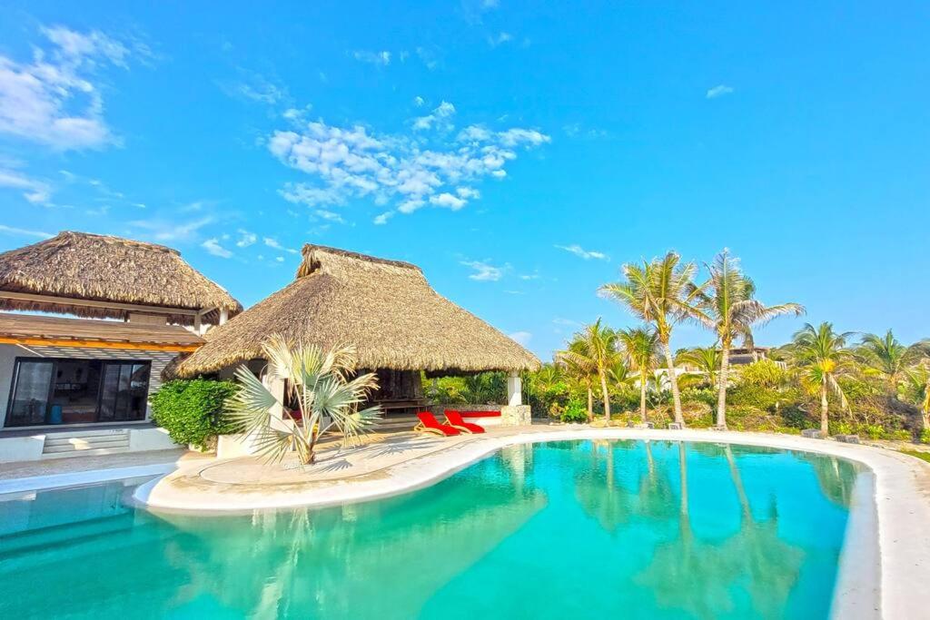 Casa Olivacea - Beachfront Villa