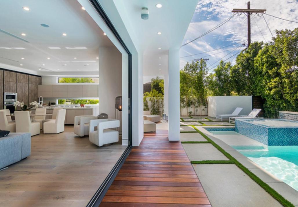 Luxurious Retreat - Modern House with Pool