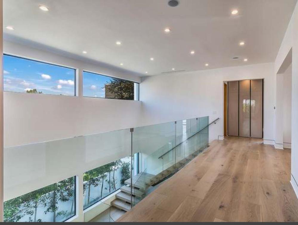 Luxurious Retreat - Modern House with Pool