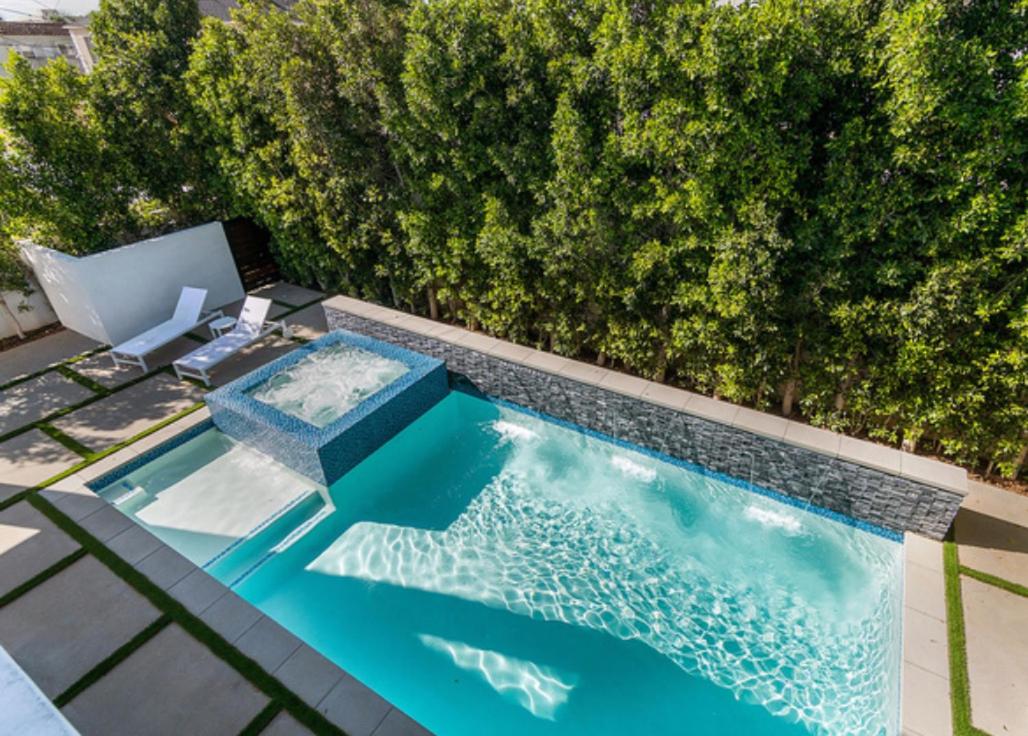 Luxurious Retreat - Modern House with Pool