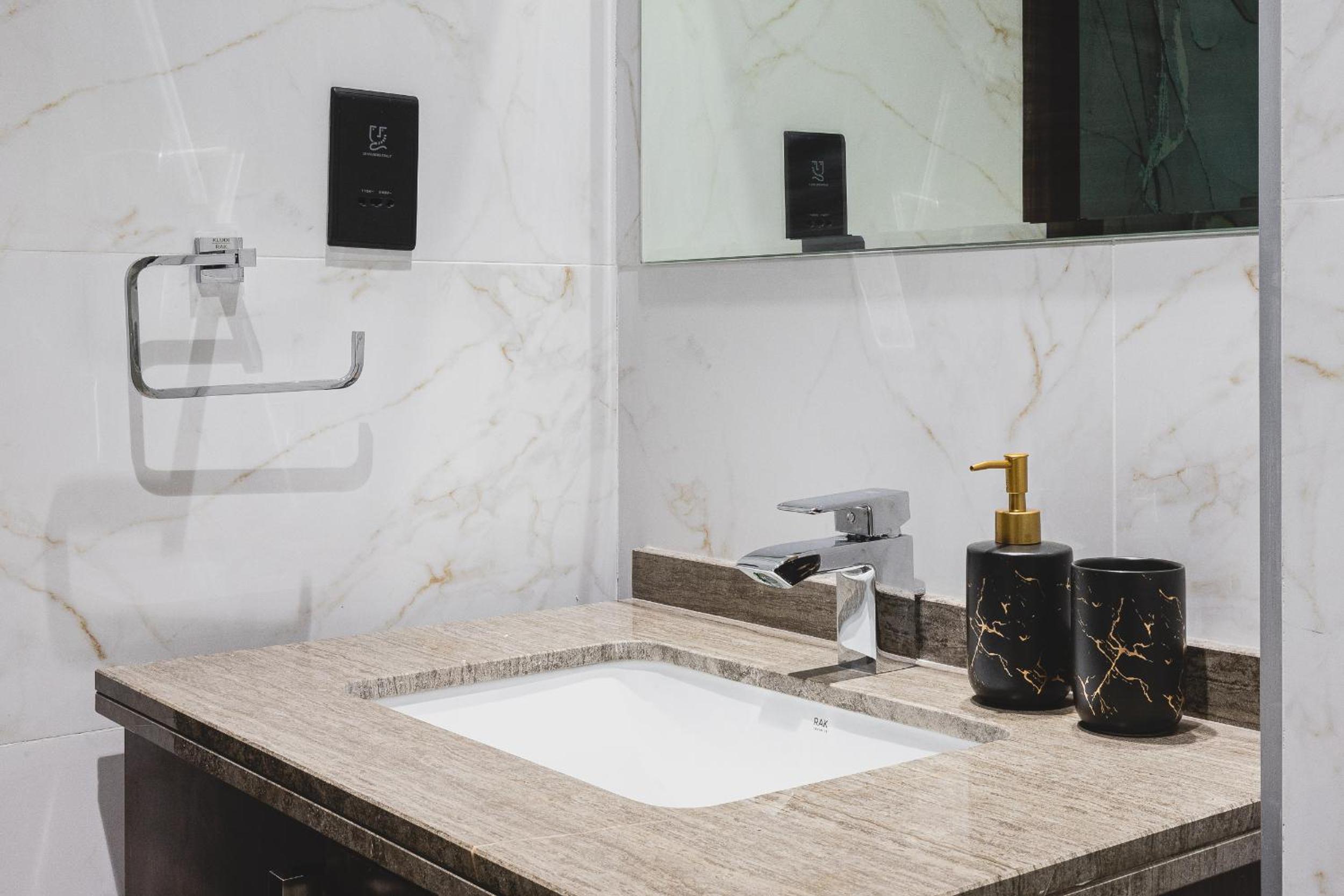 GLOBALSTAY J One Tower Apartments at Pearl of UAE