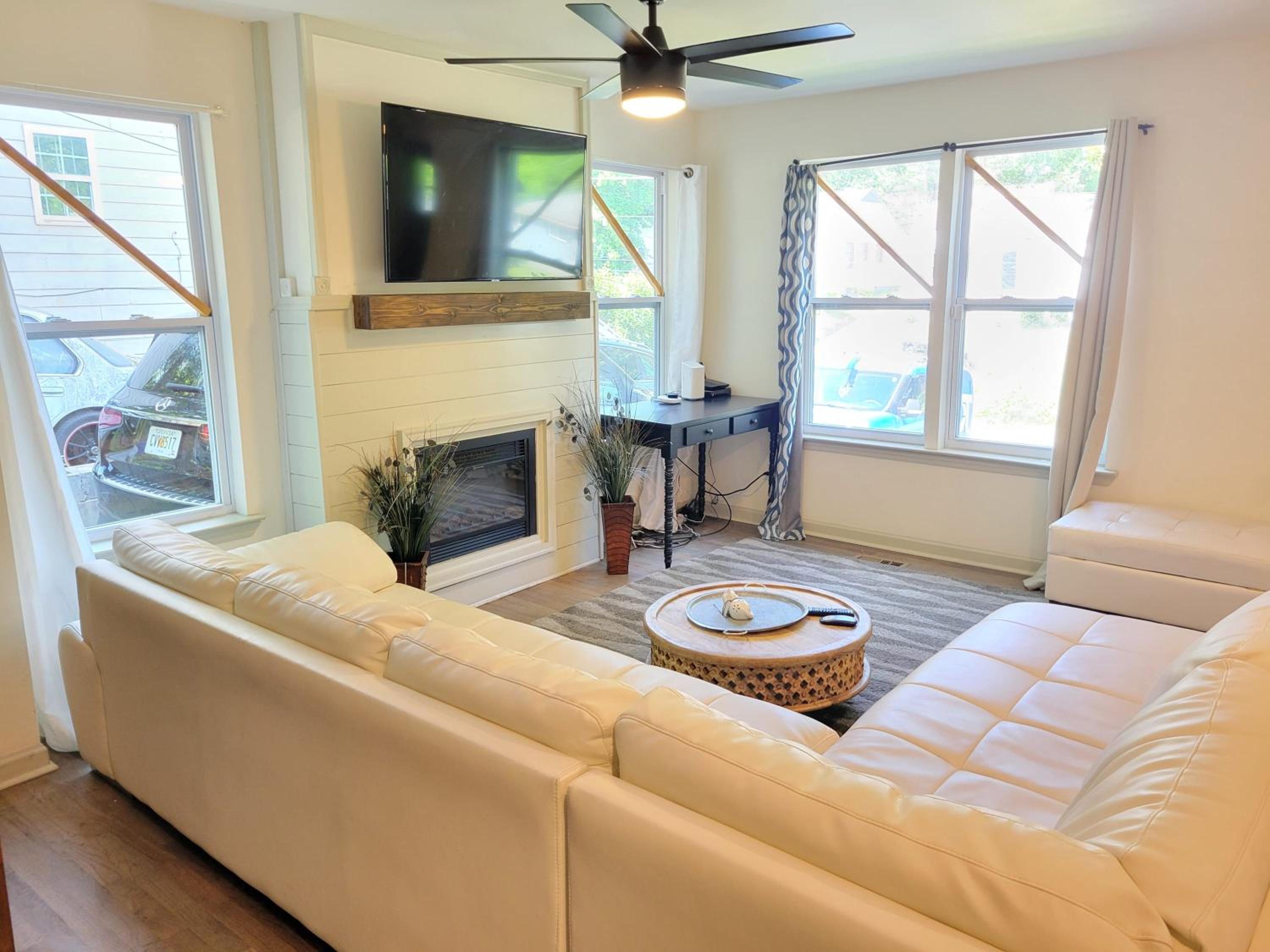 Westside Charmer - 10 min from Downtown view 5