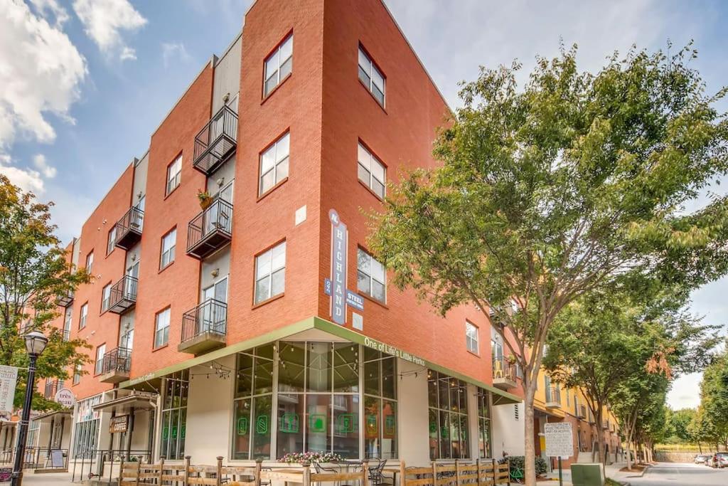 Inman Park Luxury Apartment 2 Pool & Gym view 3